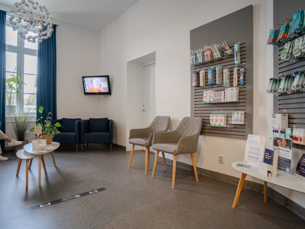 Väntrum hos Smile Tandvård i Mariestad